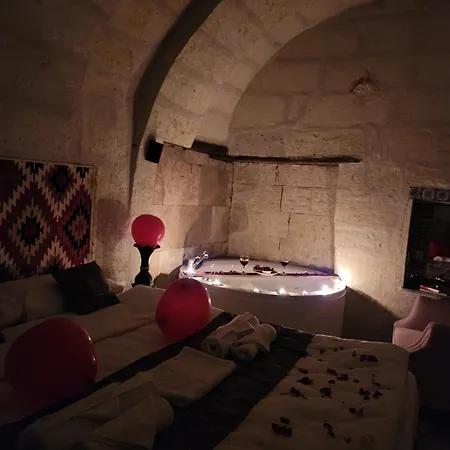 Mmf Cave House Panzió