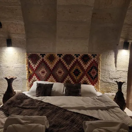 Mmf Cave House Bed & Breakfast *