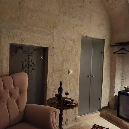 Mmf Cave House *