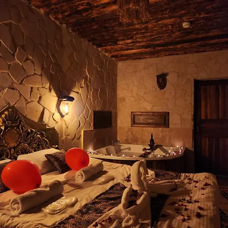 Mmf Cave House Bed & Breakfast