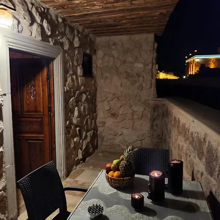 Mmf Cave House Bed & Breakfast *