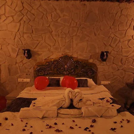 Mmf Cave House 4*