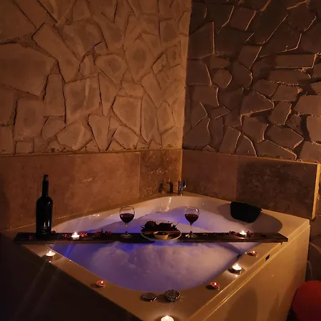 Mmf Cave House Bed & Breakfast