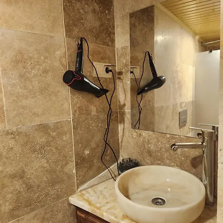 Alojamento de Acomodação e Pequeno-almoço Mmf Cave House 3*