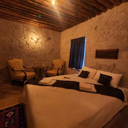 Mmf Cave House Bed & Breakfast *