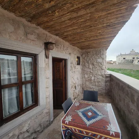 Mmf Cave House Bed & Breakfast *