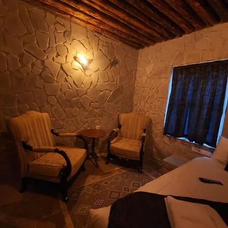 Mmf Cave House Bed & Breakfast