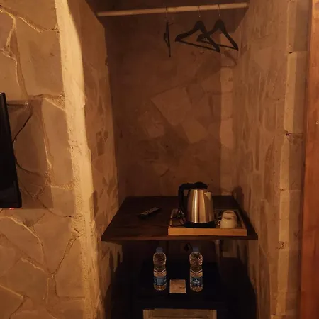 Mmf Cave House *