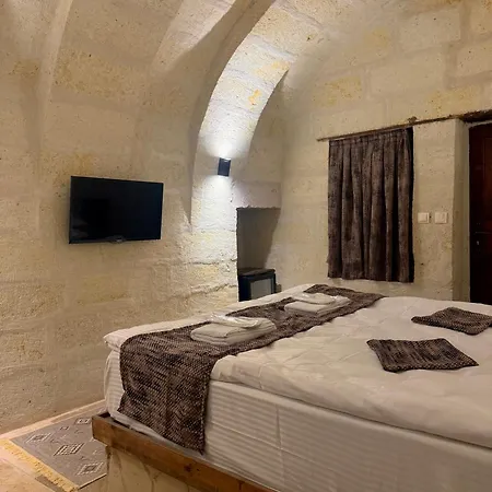 Mmf Cave House Bed & Breakfast *
