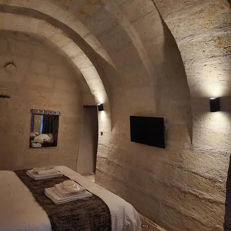 Mmf Cave House Bed & Breakfast *