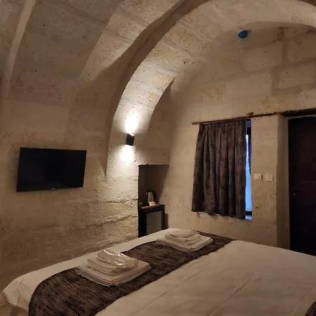 Mmf Cave House Bed & Breakfast