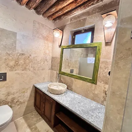 Mmf Cave House Panzió