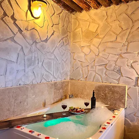 Mmf Cave House Panzió