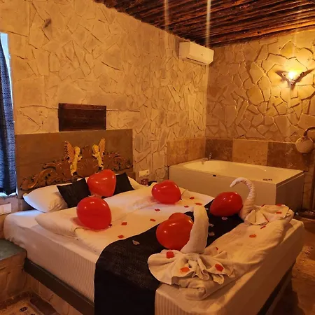 Mmf Cave House Panzió