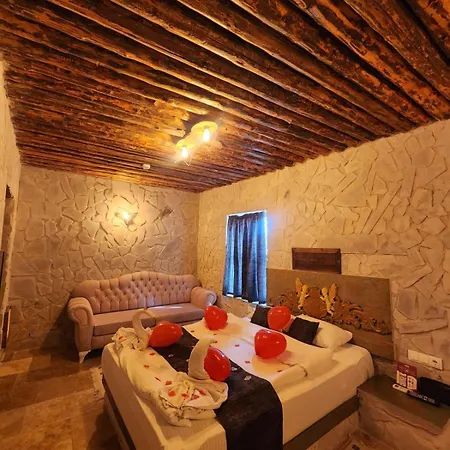 Mmf Cave House Panzió
