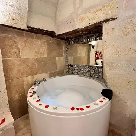 Mmf Cave House 4*