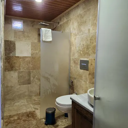 Mmf Cave House 4*