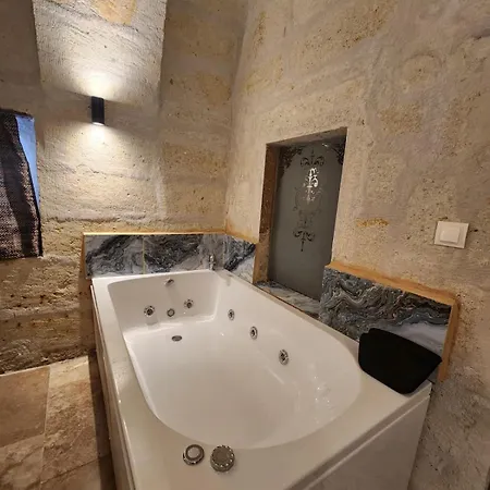 Mmf Cave House 4*