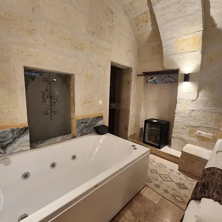 Mmf Cave House Bed and Breakfast
