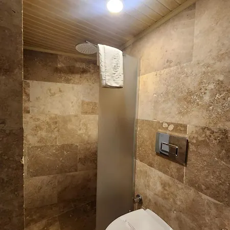 Mmf Cave House לינה וארוחת בוקר 4*