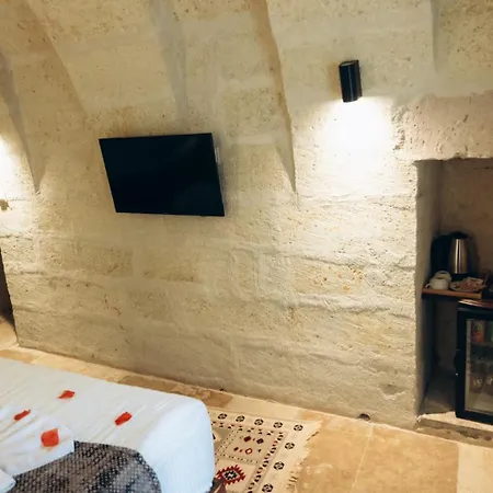 לינה וארוחת בוקר Mmf Cave House