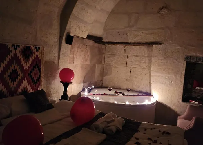 Mmf Cave House Bed and breakfast