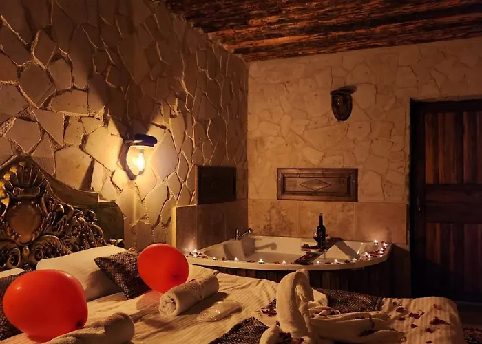 Mmf Cave House Bed and breakfast