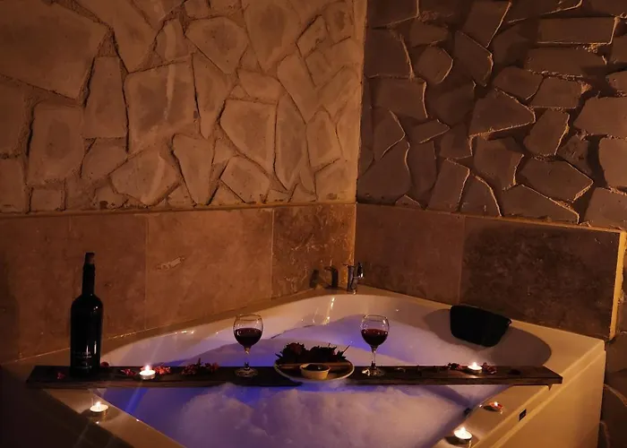 Mmf Cave House Bed and breakfast